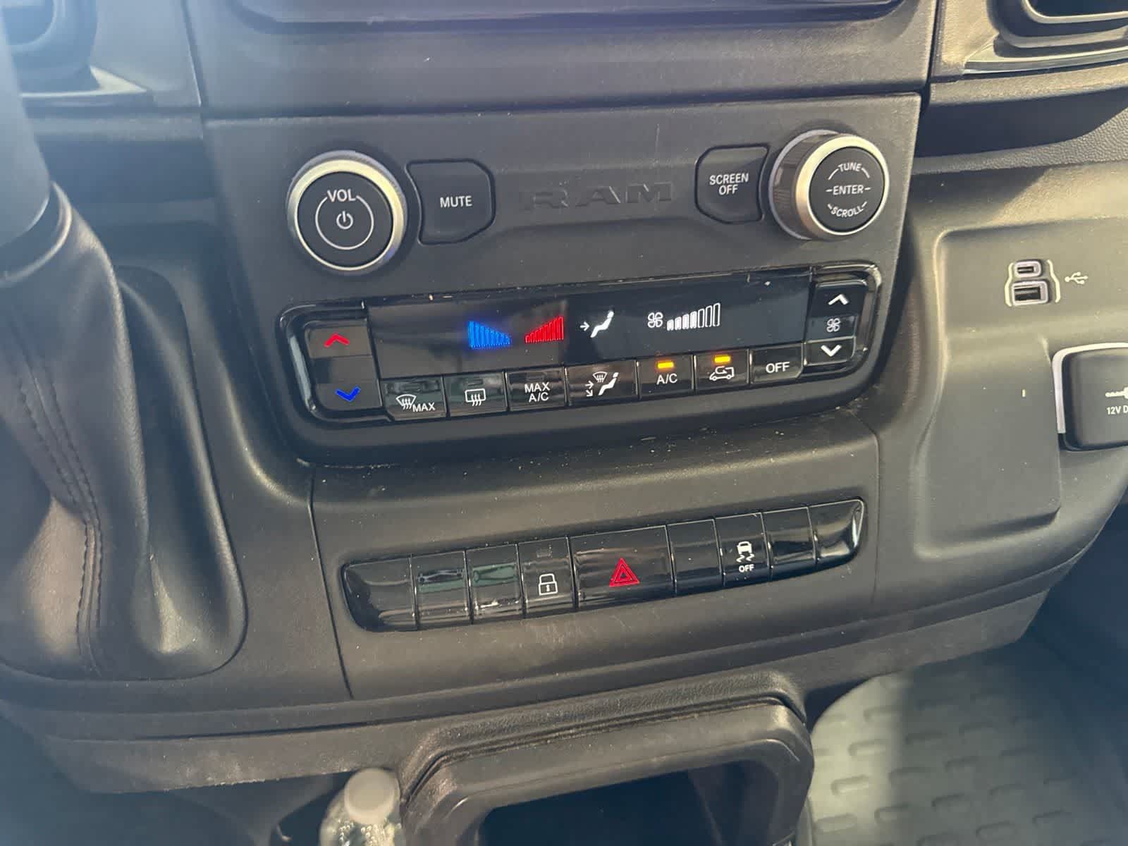 Used 2025 RAM ProMaster 2500 w/ Convenience Group FWD image 27