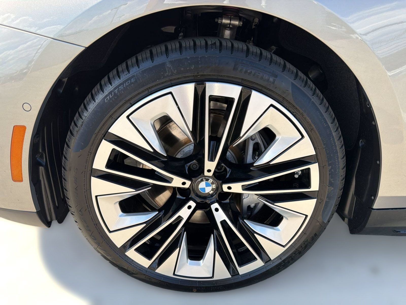 New 2027 BMW i5 eDrive40 w/ Premium Package RWD image 12
