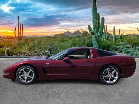 Used 2003 Chevrolet Corvette Coupe w/ Preferred Equipment Group RWD image 6