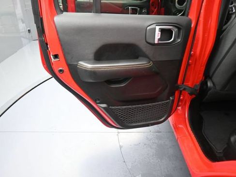 Used 2024 Jeep Wrangler Unlimited Sahara AWD/4WD image 18