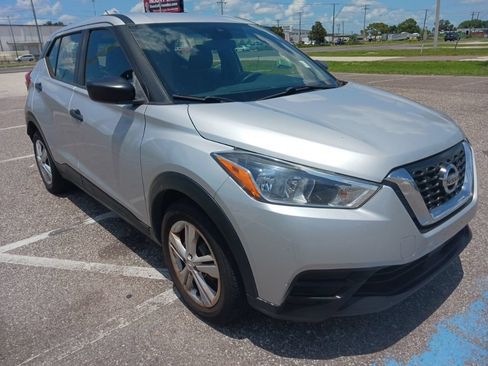 Used 2020 Nissan Kicks S FWD image 1