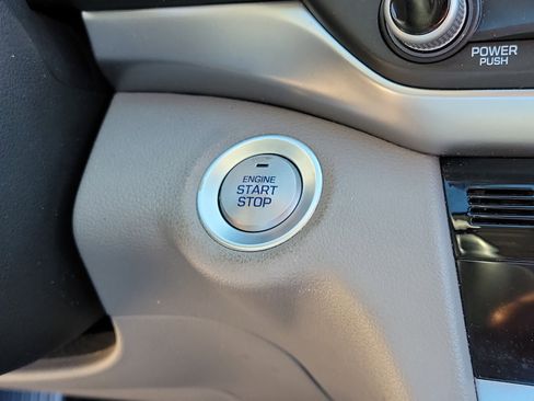 Used 2020 Hyundai Elantra Value Edition w/ Winter Weather Package image 28