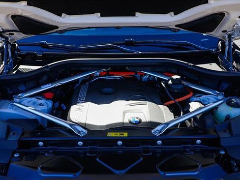 New 2026 BMW X5 xDrive50e w/ Executive Package image 25