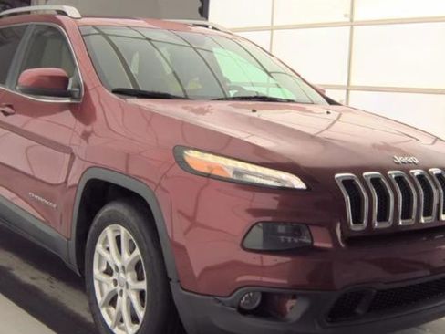 Used 2016 Jeep Cherokee Latitude w/ Comfort/Convenience Group image 2
