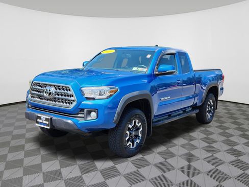 Used 2016 Toyota Tacoma TRD Off-Road w/ Premium & Technology Package AWD/4WD image 2