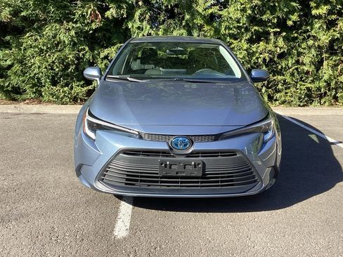 Certified 2025 Toyota Corolla LE w/ LE Premium Package AWD/4WD image 17