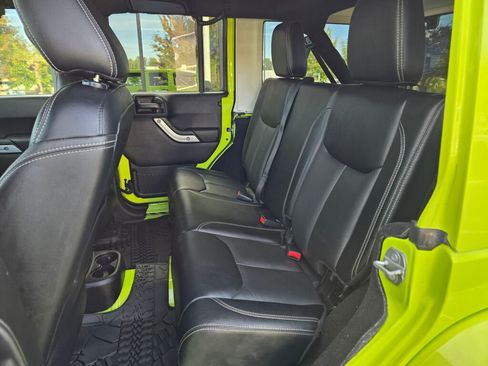 Used 2017 Jeep Wrangler Unlimited Rubicon w/ Max Tow Package image 16