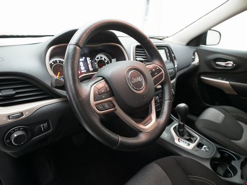 Used 2017 Jeep Cherokee Sport w/ Cold Weather Group image 8