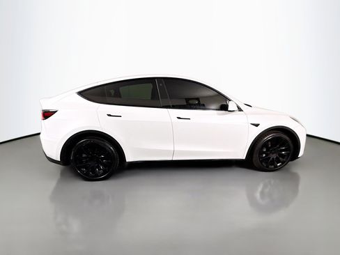 Used 2021 Tesla Model Y Long Range image 11