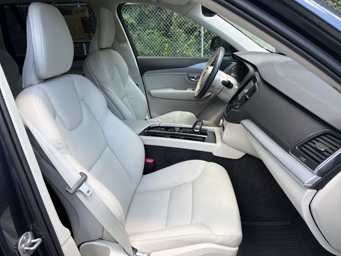 Certified 2024 Volvo XC90 B5 Core w/ Protection Package AWD/4WD image 35