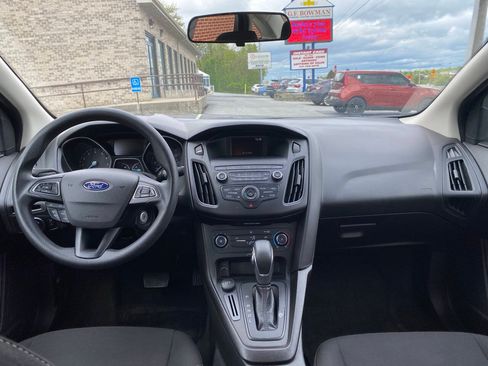 Used 2018 Ford Focus SE FWD image 24