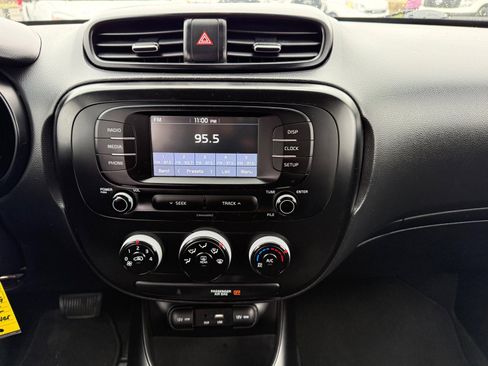 Used 2019 Kia Soul Base image 23