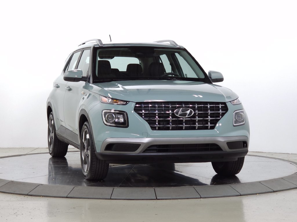 Certified 2025 Hyundai Venue SEL FWD image 1