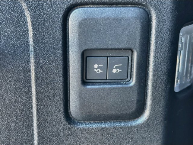 Used 2023 Land Rover Defender 130 X AWD/4WD image 12