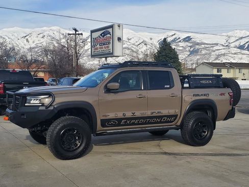 Used 2022 Nissan Frontier PRO-4X image 3