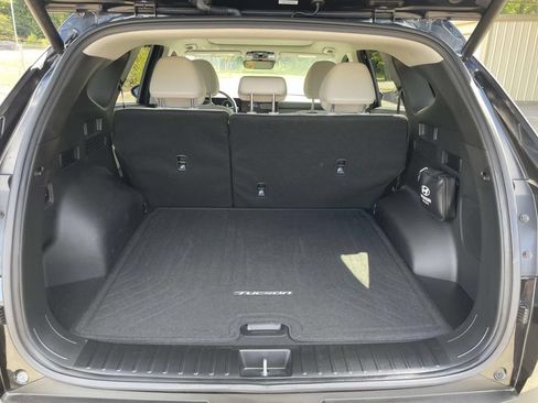 Certified 2025 Hyundai Tucson Limited AWD/4WD image 9