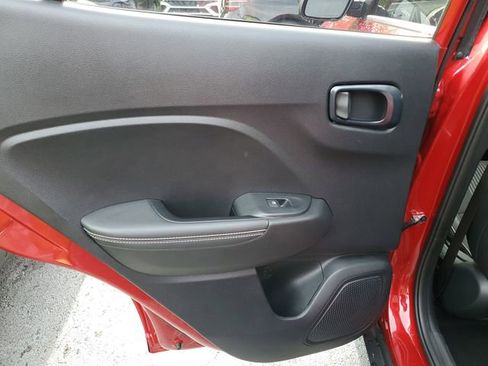 Certified 2025 Hyundai Venue Limited FWD image 27