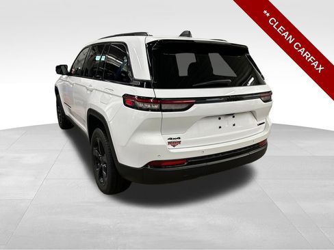 Used 2023 Jeep Grand Cherokee Limited w/ Black Appearance Package image 3