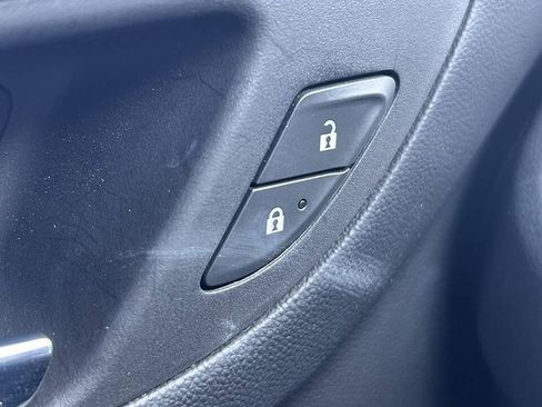 Used 2022 Chevrolet Equinox LS w/ LS Convenience Package FWD image 31