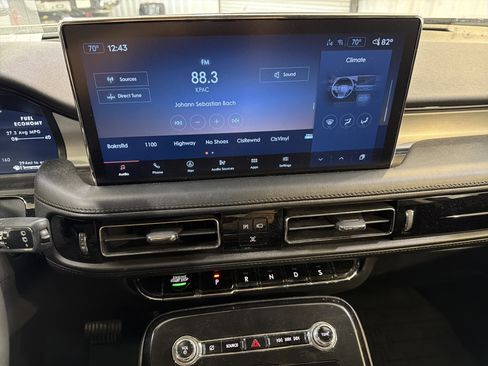Used 2022 Lincoln Nautilus FWD w/ Premium Package image 16