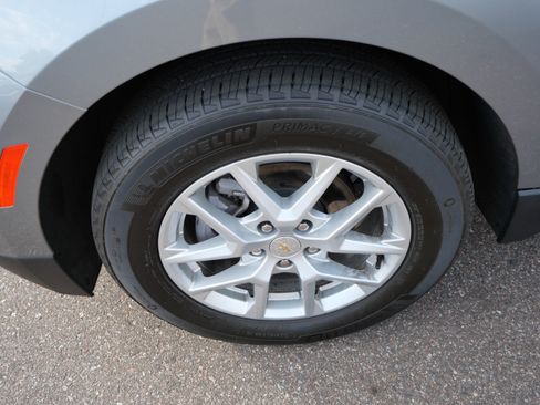 Used 2024 Chevrolet Equinox LT FWD image 16