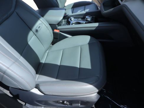 New 2026 Ford Explorer Active w/ Active Comfort Package RWD image 15