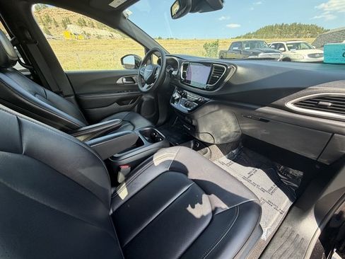 Used 2025 Chrysler Pacifica Select FWD image 45