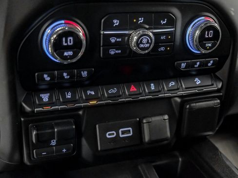 Used 2020 GMC Sierra 2500 AT4 w/ AT4 Premium Package image 28