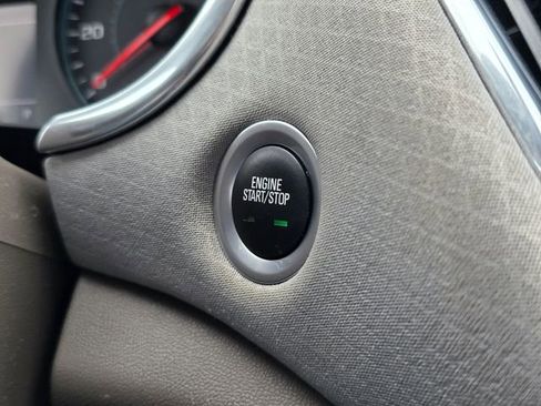 Used 2020 Chevrolet Malibu LT FWD image 33
