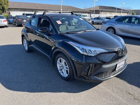 Used 2021 Toyota C-HR LE image 3