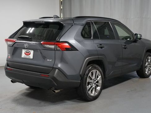 Used 2019 Toyota RAV4 XLE Premium FWD image 8