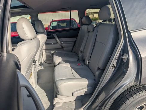 Used 2010 Toyota Highlander SE image 33