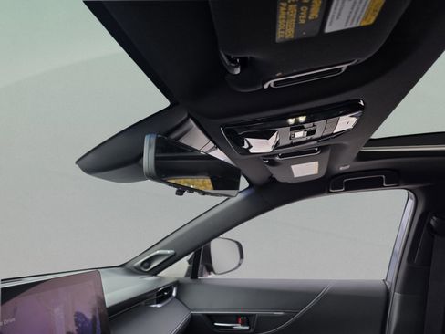 Used 2023 Toyota Venza Limited image 16