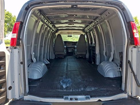 Used 2019 GMC Savana 2500 Extended w/ Enhanced Convenience Package RWD image 27