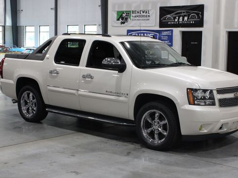 Used 2008 Chevrolet Avalanche LTZ w/ LTZ Preferred Equipment Group AWD/4WD image 38