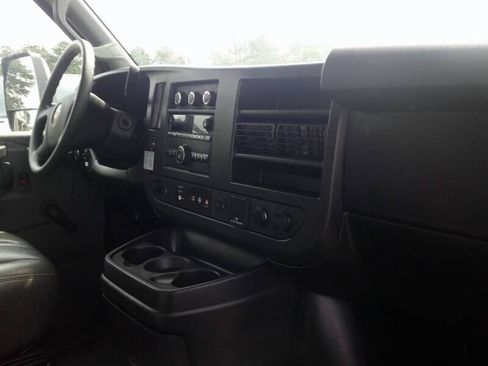 Used 2021 GMC Savana 3500 Extended w/ Power Convenience Package RWD image 19