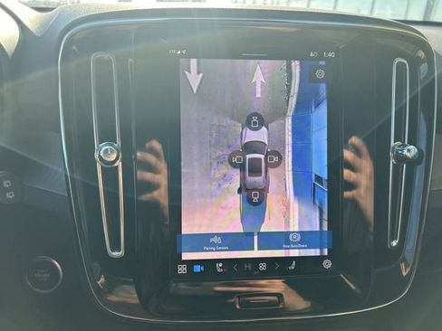 Certified 2025 Volvo XC40 B5 Plus AWD/4WD image 24