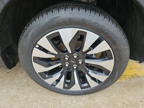 Used 2025 Ford Explorer Platinum w/ LUX Leather Package AWD/4WD image 25