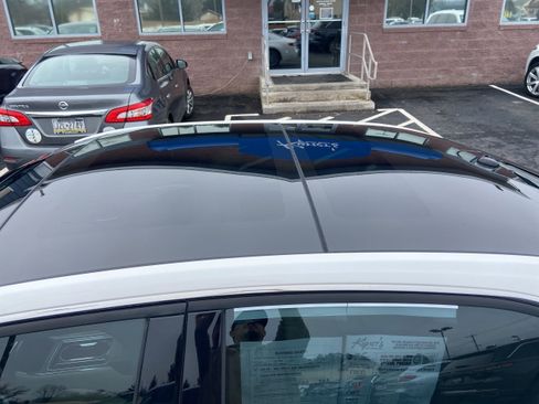 Used 2017 Lincoln Continental Select w/ Continental Climate Package image 11