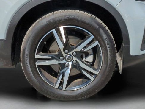 Certified 2025 Volvo XC40 B5 Core image 28