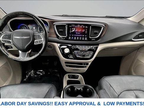 Used 2019 Chrysler Pacifica Touring-L Plus FWD image 7