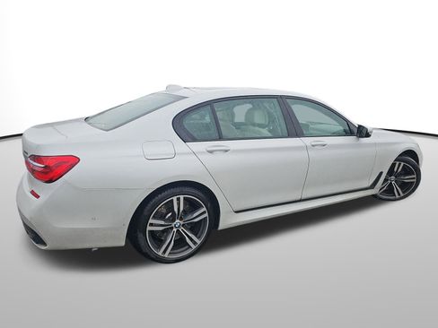 Used 2017 BMW 750i image 5