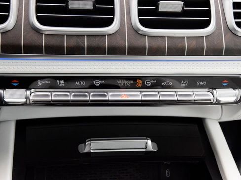 Used 2025 Mercedes-Benz Maybach GLS 600 4MATIC image 30