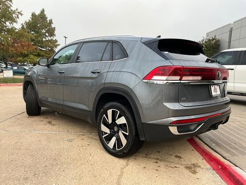 Used 2025 Volkswagen Atlas Cross Sport SE image 8