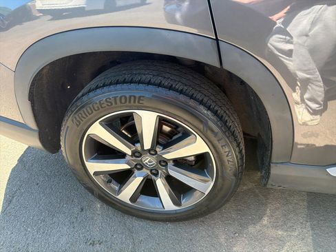Used 2023 Honda Pilot Touring image 5
