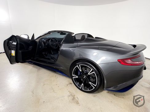 Used 2018 Aston Martin Vanquish S RWD image 18