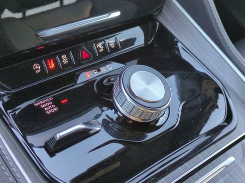 Used 2024 Jeep Wagoneer L Series II image 33