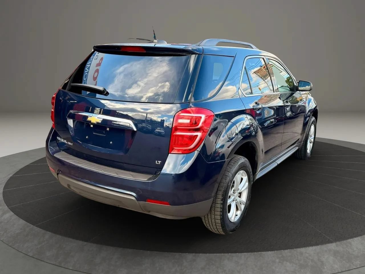 Used 2017 Chevrolet Equinox LT AWD/4WD image 4