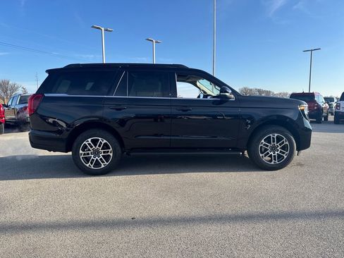 New 2025 Ford Expedition Active image 13