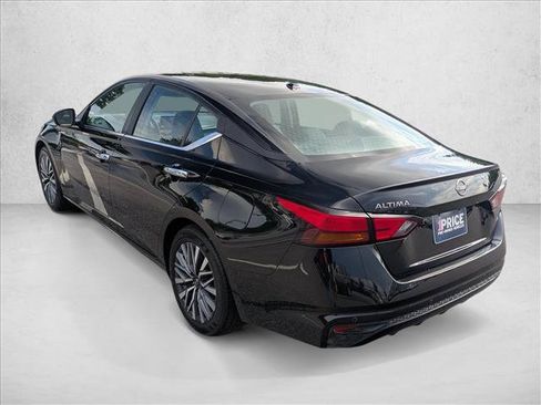 Used 2025 Nissan Altima 2.5 SV FWD image 7